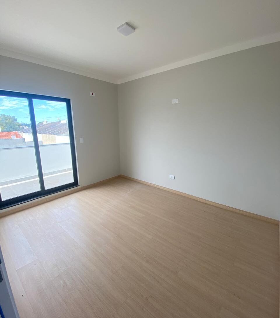 Quarto fundo com sacada