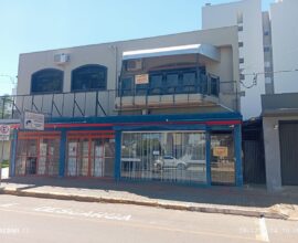 Locação – Sobre loja  – Apto 01 – Av. Goioere, 880 - Centro - localização Privilegiada