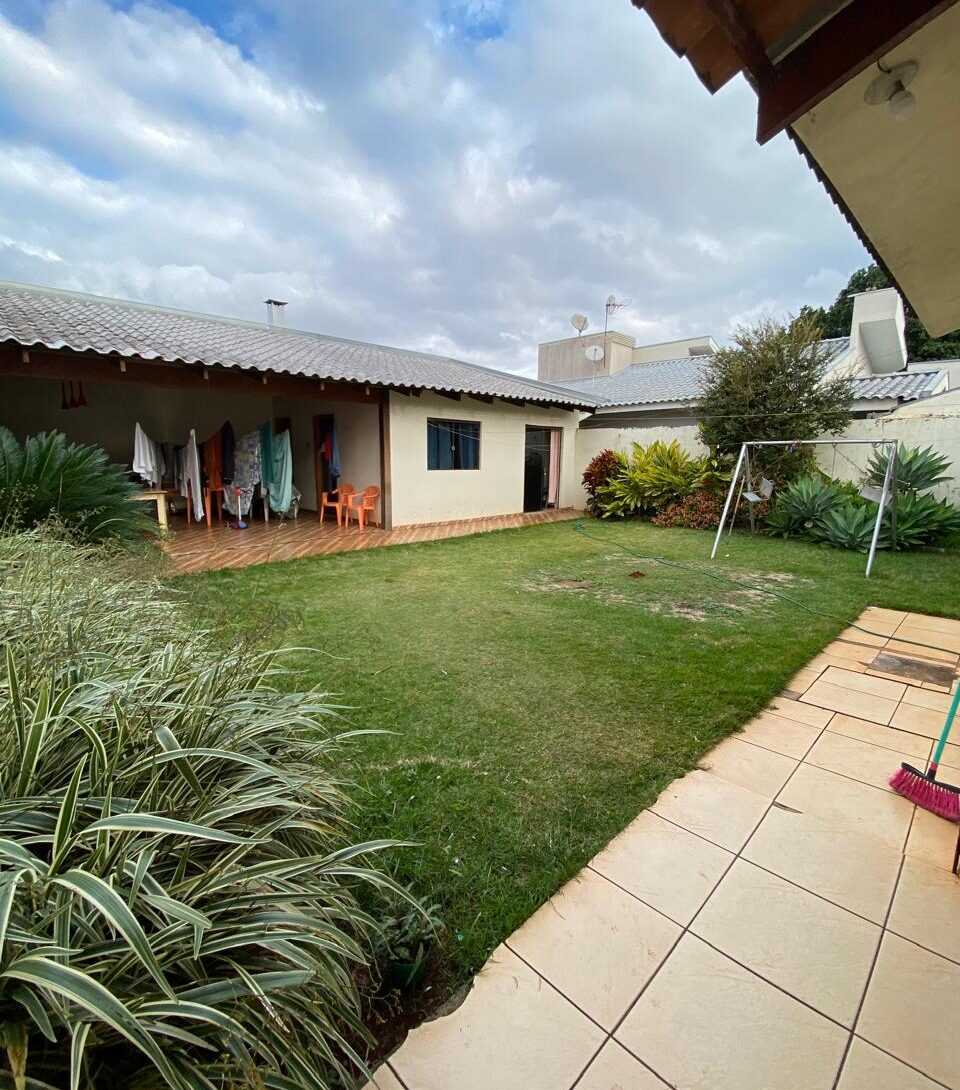 Casa vista para edícula
